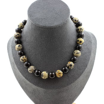Collier perles Agate noire 10 mm + Jaspe Dalmatien 10 mm. Chaine en acier inoxydable.