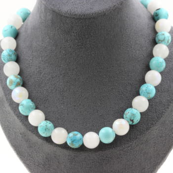 Collier perles Pierre de lune 10 mm + Howlite Turquoise 10 mm. Chaine en acier inoxydable.