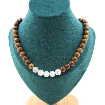 Collier perles Selenite du Maroc + bois 8 mm. Chaine en acier inoxydable.