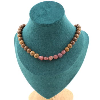 Collier perles Rubis du Brésil + bois 8 mm. Chaine en acier inoxydable.