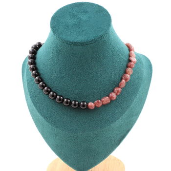 Collier perles Rubis du Brésil + Agate noire 8 mm. Chaine en acier inoxydable.