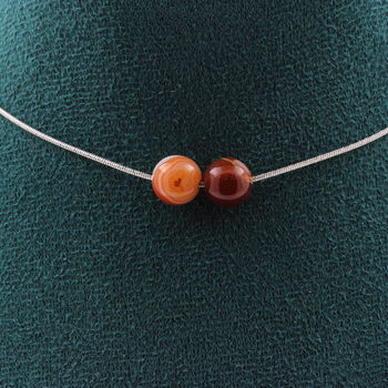 Collier 2 perles Agate rubanée 8 mm. Chaine en acier inoxydable