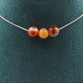 Collier 3 perles Agate rubanée 8 mm. Chaine en acier inoxydable