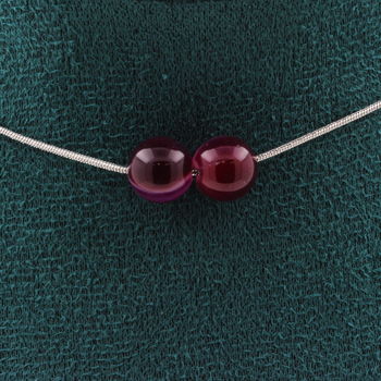 Collier 2 perles Agate rubanée rose 8 mm. Chaine en acier inoxydable