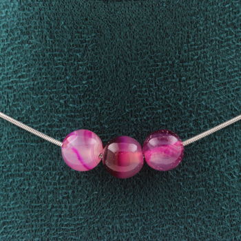 Collier 3 perles Agate rubanée rose 8 mm. Chaine en acier inoxydable