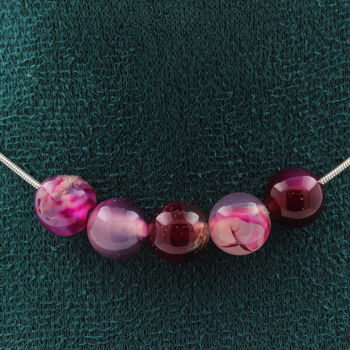 Collier 5 perles Agate rubanée rose 8 mm. Chaine en acier inoxydable