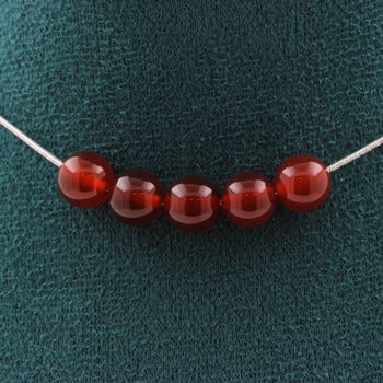 Collier 5 perles Agate rouge 8 mm. Chaine en acier inoxydable