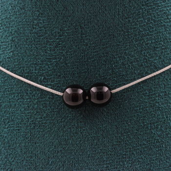 Collier 2 perles Agate noire 8 mm. Chaine en acier inoxydable