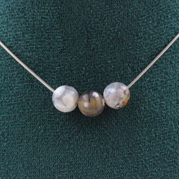 Collier 3 perles Agate veines de Dragon 8 mm. Chaine en acier inoxydable