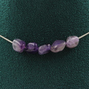 Collier 5 perles Améthyste du Brésil. Chaine en acier inoxydable