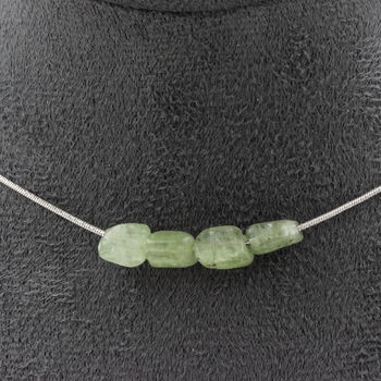 Collier 4 perles Apatite verte de Madagascar. Chaine en acier inoxydable