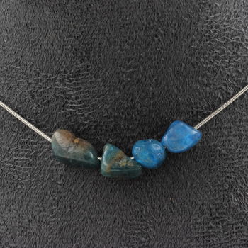 Collier 4 perles Apatite bleu du Brésil. Chaine en acier inoxydable