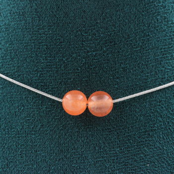 Collier 2 perles Calcédoine orange 8 mm. Chaine en acier inoxydable