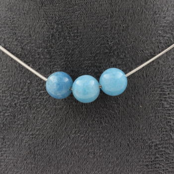 Collier 3 perles Calcédoine bleu 8 mm. Chaine en acier inoxydable