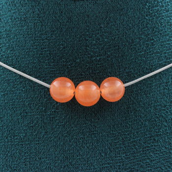 Collier 3 perles Calcédoine orange 8 mm. Chaine en acier inoxydable
