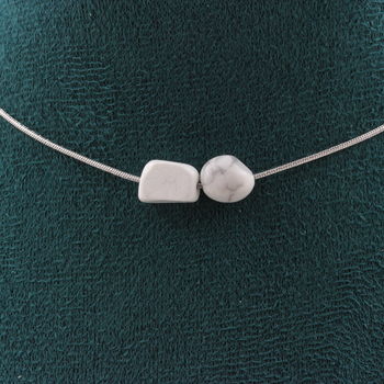 Collier 2 perles Howlite des USA. Chaine en acier inoxydable