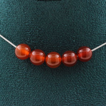 Collier 5 perles Cornaline d'Uruguay qualité 5A 8 mm. Chaine en acier inoxydable