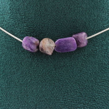 Collier 4 perles Charoite de Russie. Chaine en acier inoxydable