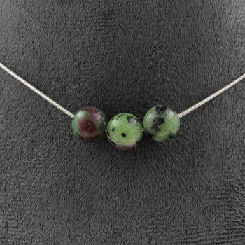 Collier 3 perles Epidote d'Australie 8 mm. Chaine en acier inoxydable