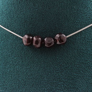 Collier 4 perles Grenat Spessartite du Mozambique. Chaine en acier inoxydable