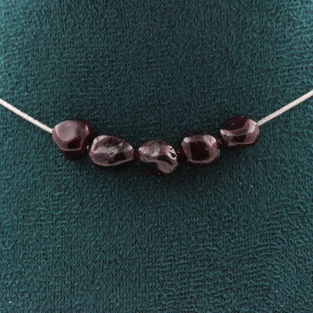 Collier 5 perles Grenat Spessartite du Mozambique. Chaine en acier inoxydable