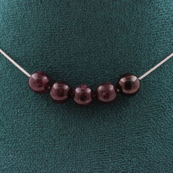 Collier 5 perles Grenat 8 mm. Chaine en acier inoxydable