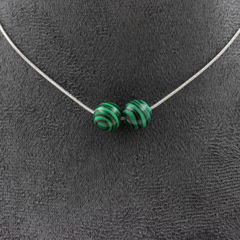 Collier 2 perles Malachite (avec résine) 8 mm. Chaine en acier inoxydable