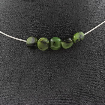 Collier 5 perles Jade Nephrite de Xiuyan Chine. Chaine en acier inoxydable
