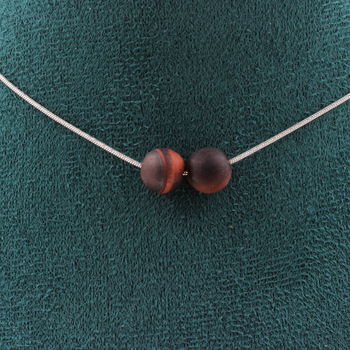 Collier 2 perles Oeil de Tigre rouge mat 8 mm. Chaine en acier inoxydable