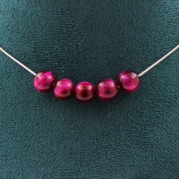 Collier 5 perles Oeil de Tigre fuschia 8 mm. Chaine en acier inoxydable