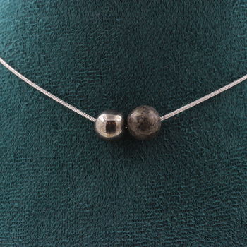 Collier 2 perles Pyrite d'Espagne 8 mm. Chaine en acier inoxydable