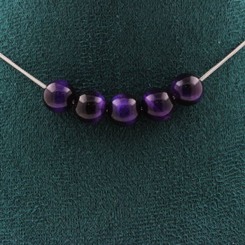 Collier 5 perles Oeil de Tigre violet 8 mm. Chaine en acier inoxydable