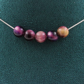 Collier 5 perles Oeil de Tigre violet bicolore 8 mm. Chaine en acier inoxydable