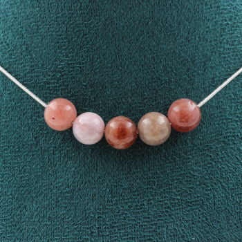 Collier 5 perles Pierre de soleil 8 mm. Chaine en acier inoxydable