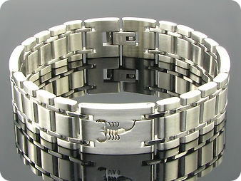 Scorpion Carving Men Bracelet