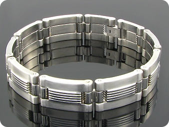 Stout Stria Pattern Men Bracelet