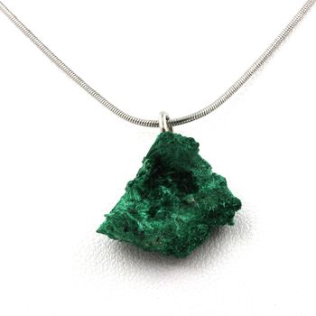 Raw Malachite Necklace. 9.10 ct.