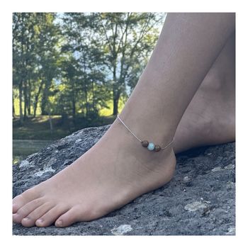 Bracelet de cheville 1 Perle Angélite + bois 8 mm chaîne en acier inoxydable.