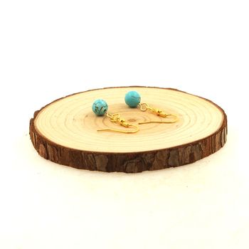 Boucles D'oreilles 1 Perle Howlite Turquoise 8 mm en acier inoxydable doré.