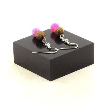 Boucles D'oreilles 2 Perles Agate craquelé Fuchsia + bois 8 mm en acier inoxydable.