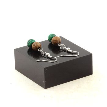 Boucles D'oreilles 2 Perles Malachite + bois 8 mm en acier inoxydable.