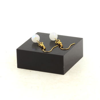 Boucles D'oreilles 1 Perle Pierre de lune 8 mm en acier inoxydable doré.
