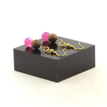 Boucles D'oreilles 2 Perles Agate craquelé rouge + bois 8 mm en acier inoxydable doré.