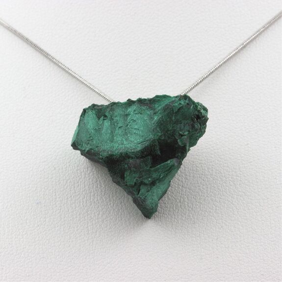 Collier Malachite brut. 60.96 ct.