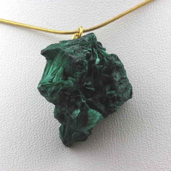 Collier Malachite brut. 74.65 ct.