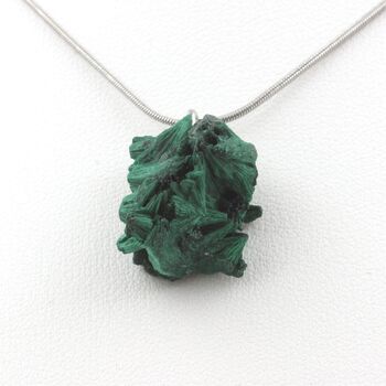 Collier Malachite brut. 28.55 ct.