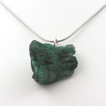 Collier Malachite brut. 32.50 ct.