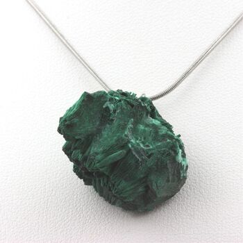 Collier Malachite brut. 77.30 ct.