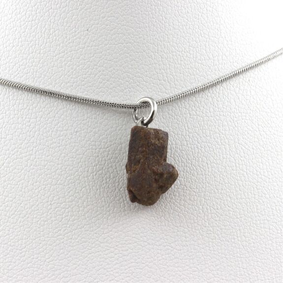 Collier Staurolite brut. 7.5 ct.