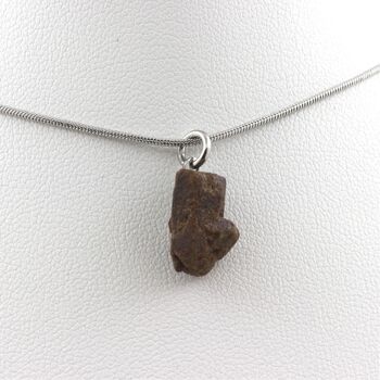 Collier Staurolite brut. 7.5 ct.